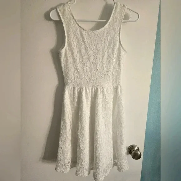 chinese dress ladies Ti Amo Lace Bust Long Sleeve Mini Dress White